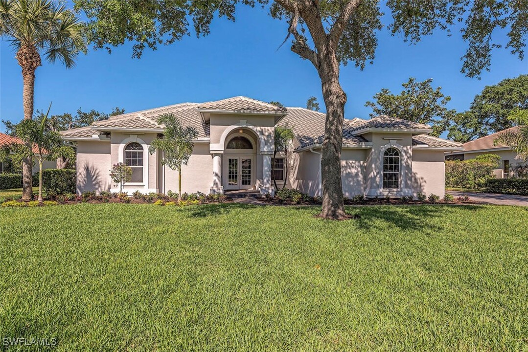 3510 Lakemont Dr in Bonita Springs, FL - Foto de edificio