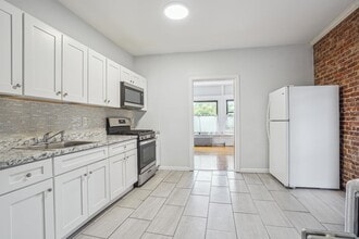 93 Monticello Ave in Jersey City, NJ - Building Photo - Building Photo