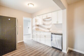 8244 Cadillac Ave in Warren, MI - Building Photo - Building Photo