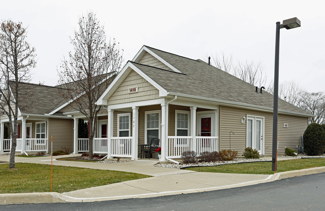 Creekside Village Apartments in Monroe, MI - Building Photo