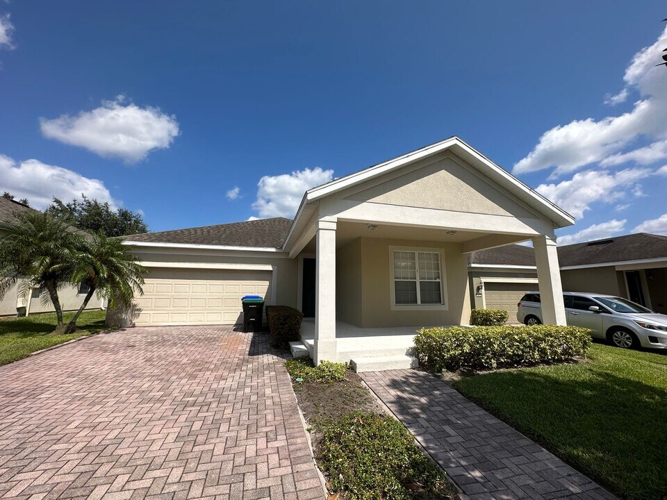 13131 Vennetta Way in Windermere, FL - Building Photo
