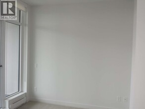 4688 Kingsway in Burnaby, BC - Building Photo - Building Photo