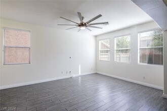 1068 Crescent Falls St in Las Vegas, NV - Building Photo - Building Photo