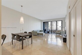 201 Crandon Blvd, Unit 432 in Key Biscayne, FL - Building Photo - Building Photo