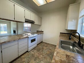 441 N McClure Rd in Modesto, CA - Building Photo - Building Photo