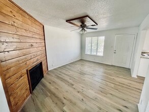 1203 Redwood St in Andrews, TX - Building Photo - Building Photo