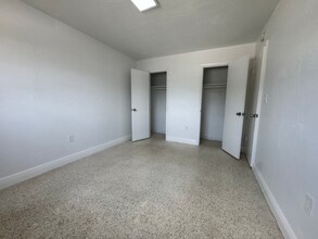 935 SW 71st Ave in Miami, FL - Building Photo - Building Photo