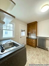 17 Edgecliff Rd in Watertown, MA - Building Photo - Building Photo