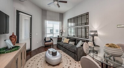 1000 N Millbend Dr in The Woodlands, TX - Building Photo - Building Photo