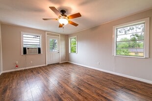 7110 McHenry St in Houston, TX - Building Photo