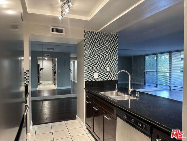property at 600 W 9th St