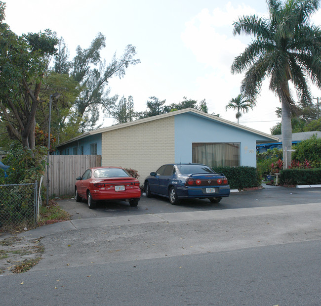 55 W 13th St in Hialeah, FL - Foto de edificio - Building Photo