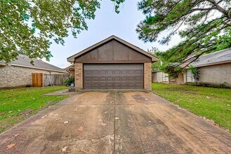 17435 Glenmorris Dr in Houston, TX - Building Photo - Building Photo
