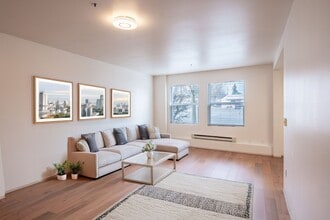 Pacific Crest Apartments in Tacoma, WA - Building Photo - Building Photo