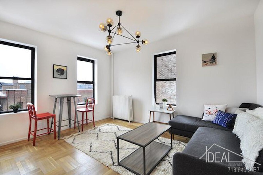 256 Seaman Ave in New York, NY - Building Photo
