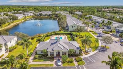 1355 Mariposa Cir in Naples, FL - Foto de edificio