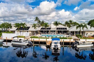 140 Cypress Club Dr in Pompano Beach, FL - Building Photo - Building Photo