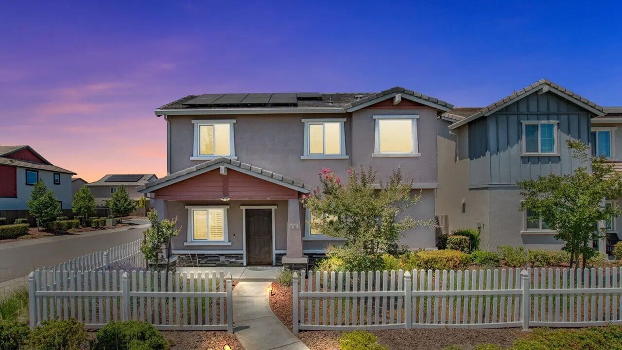 5101 Fiona Walk in Sacramento, CA - Building Photo