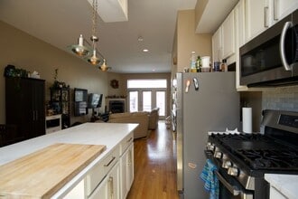2205 W Ohio St, Unit J01P in Chicago, IL - Building Photo - Building Photo