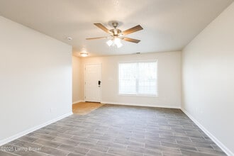 8712 Chetwood Trace Dr in Louisville, KY - Building Photo - Building Photo