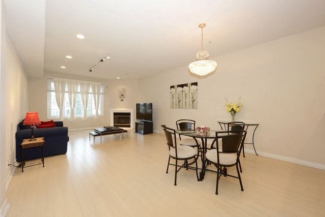 117 N Gale Dr, Unit 203 in Beverly Hills, CA - Building Photo - Building Photo