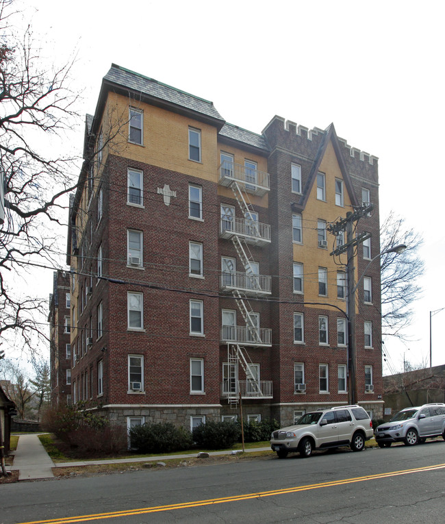 Oxford Gardens in Bronxville, NY - Foto de edificio - Building Photo