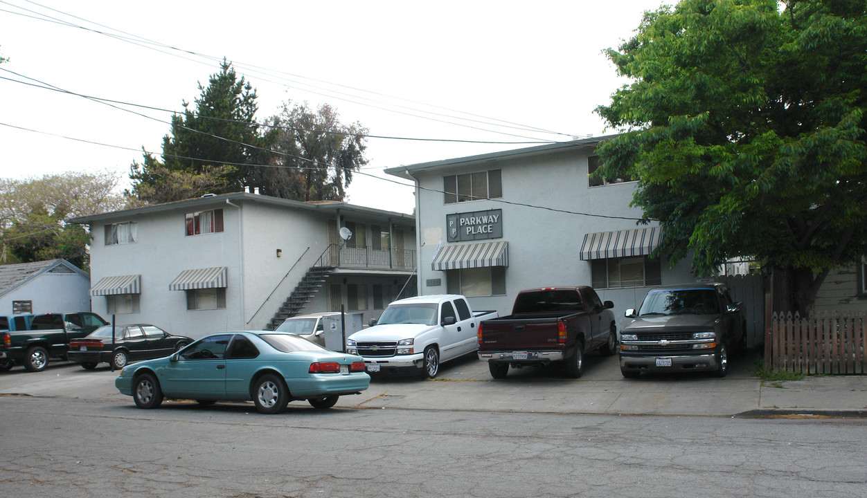 Parkway Place in Morgan Hill, CA - Building Photo