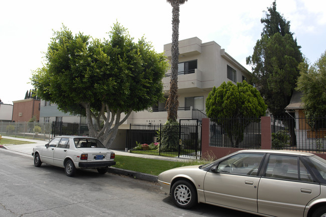 5832 Gregory Ave in Los Angeles, CA - Foto de edificio - Building Photo