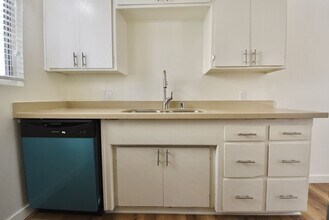 6125 Whitsett Ave in Los Angeles, CA - Building Photo - Building Photo
