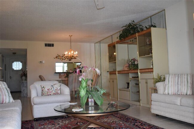 325 Causeway N in New Smyrna Beach, FL - Building Photo - Building Photo