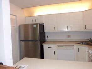 121 Lake Pine Cir in Greenacres, FL - Building Photo - Building Photo