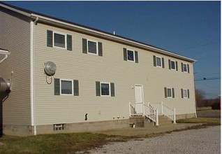 1750 Ira Turpin Way in Canton, OH - Foto de edificio - Building Photo