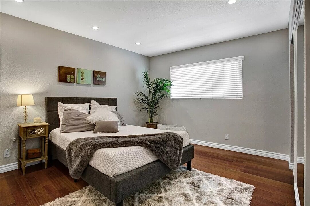 2319 Curlew St, Unit 2 in San Diego, CA - Building Photo