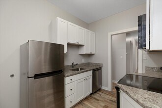 7627 Poe Ave in Detroit, MI - Building Photo - Building Photo