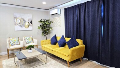 1059 Gillespie Dr in Spring Valley, CA - Foto de edificio - Building Photo