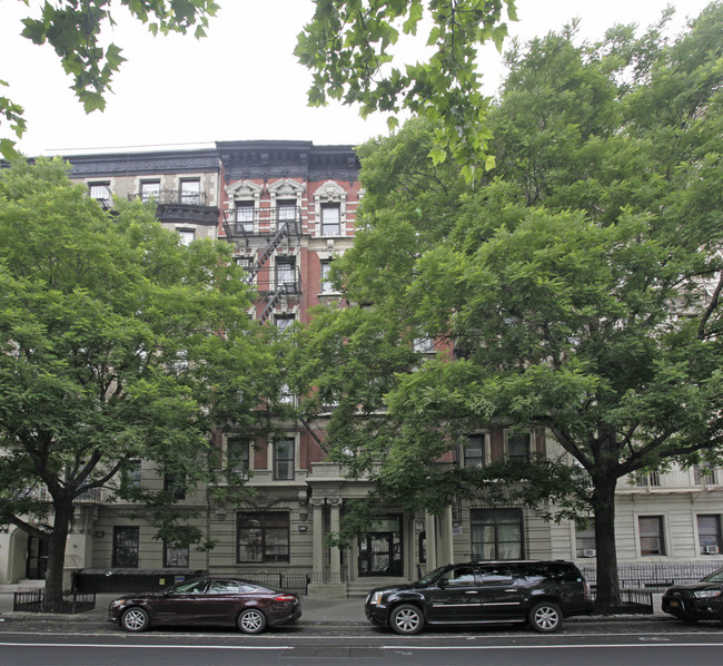 1858-1860 Adam Clayton Powell Jr Blvd in New York, NY - Foto de edificio - Building Photo