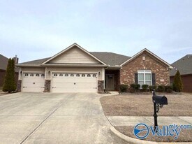 410 Creekwater Cir in Madison, AL - Building Photo
