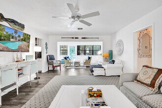107 N Swinton Cir in Delray Beach, FL - Building Photo - Building Photo