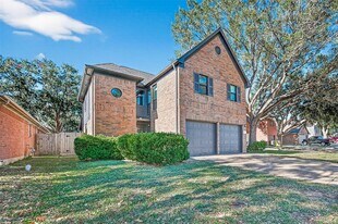 1720 Old Creek Dr in Rosenberg, TX - Building Photo