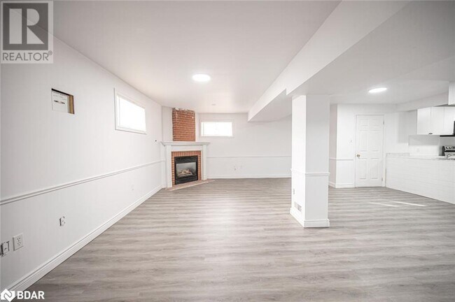 30 Brouwer Crescent in Wasaga Beach, ON - Building Photo - Building Photo