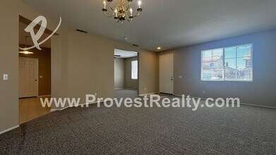 8725 Bridgeport Ave in Hesperia, CA - Foto de edificio - Building Photo