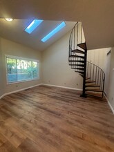 3019 128th Ave SE in Bellevue, WA - Foto de edificio - Building Photo