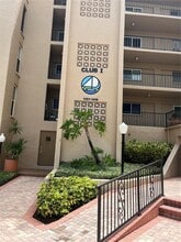 90 S Highland Ave in Tarpon Springs, FL - Building Photo - Building Photo