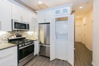 2324 N Clark St in Chicago, IL - Building Photo - Building Photo