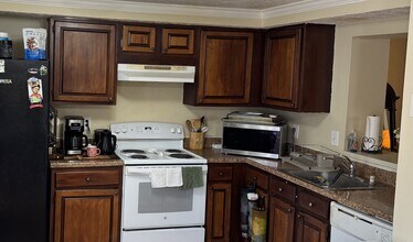 7473 Wounded Knee Rd in Lorton, VA - Building Photo - Building Photo