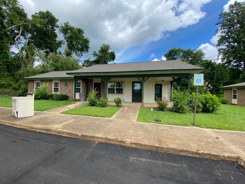 Cahaba Forest Apartments in Linden, AL - Building Photo