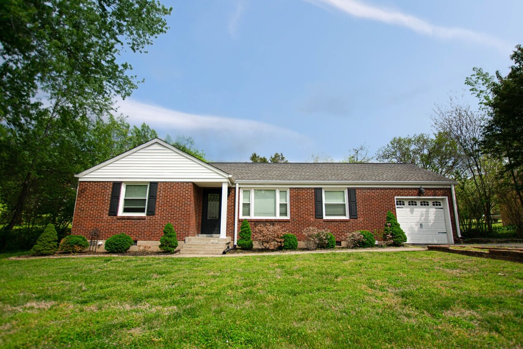 1715 Valley Rd in Clarksville, TN - Building Photo