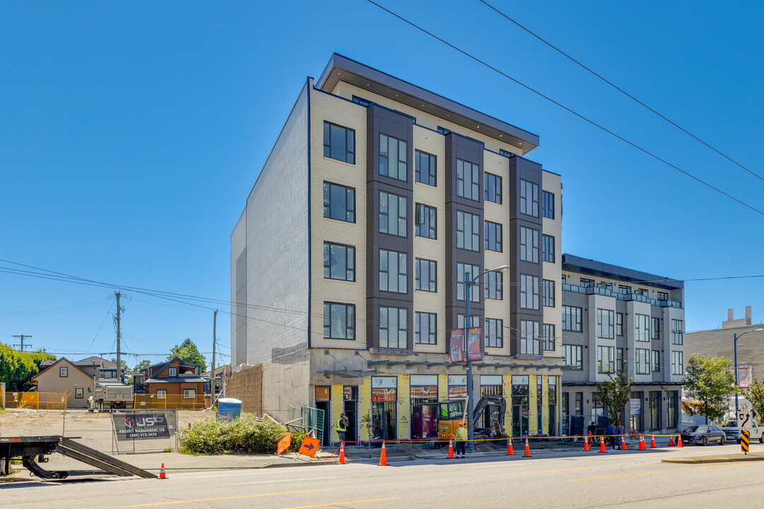 W Kingsway in Vancouver, BC - Building Photo