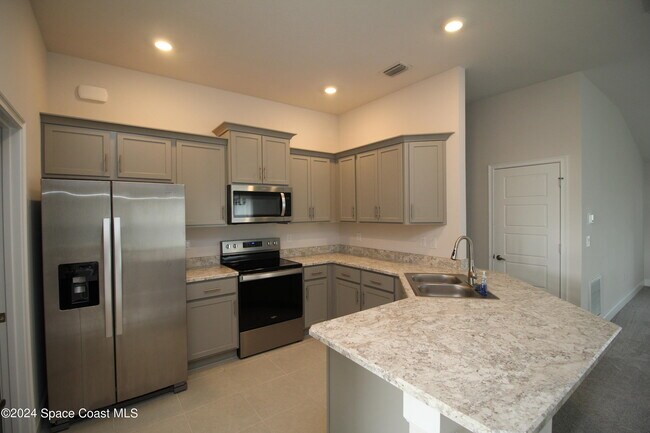 2513 Pinwherry St NW in Palm Bay, FL - Building Photo - Building Photo