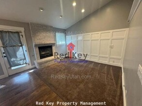 176 Country Club Dr in Stansbury Park, UT - Building Photo - Building Photo
